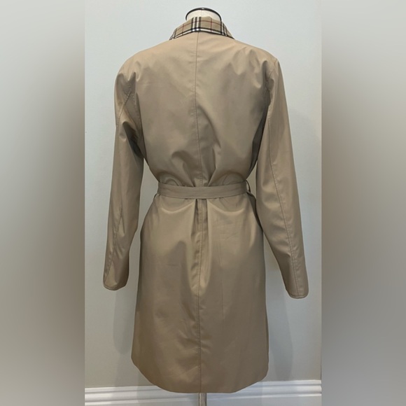 VINTAGE BURBERRYS MADE IN LONDON RAINCOAT - Picture 7 of 10